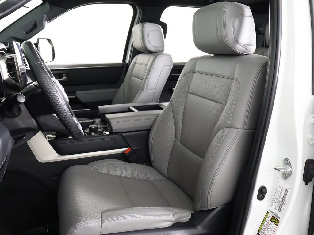 Used 2025 Toyota Tundra Limited AWD/4WD image 32