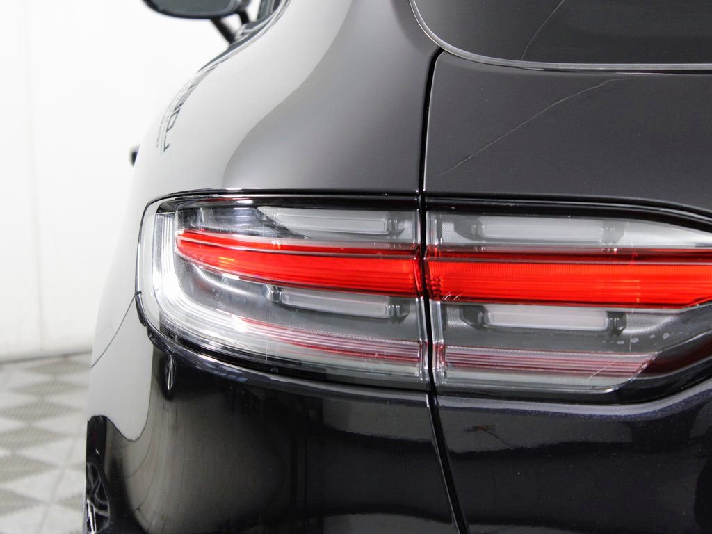 Certified 2026 Porsche Macan AWD/4WD image 12