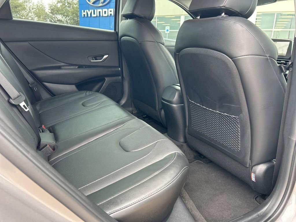 Used 2022 Hyundai Elantra Limited image 30