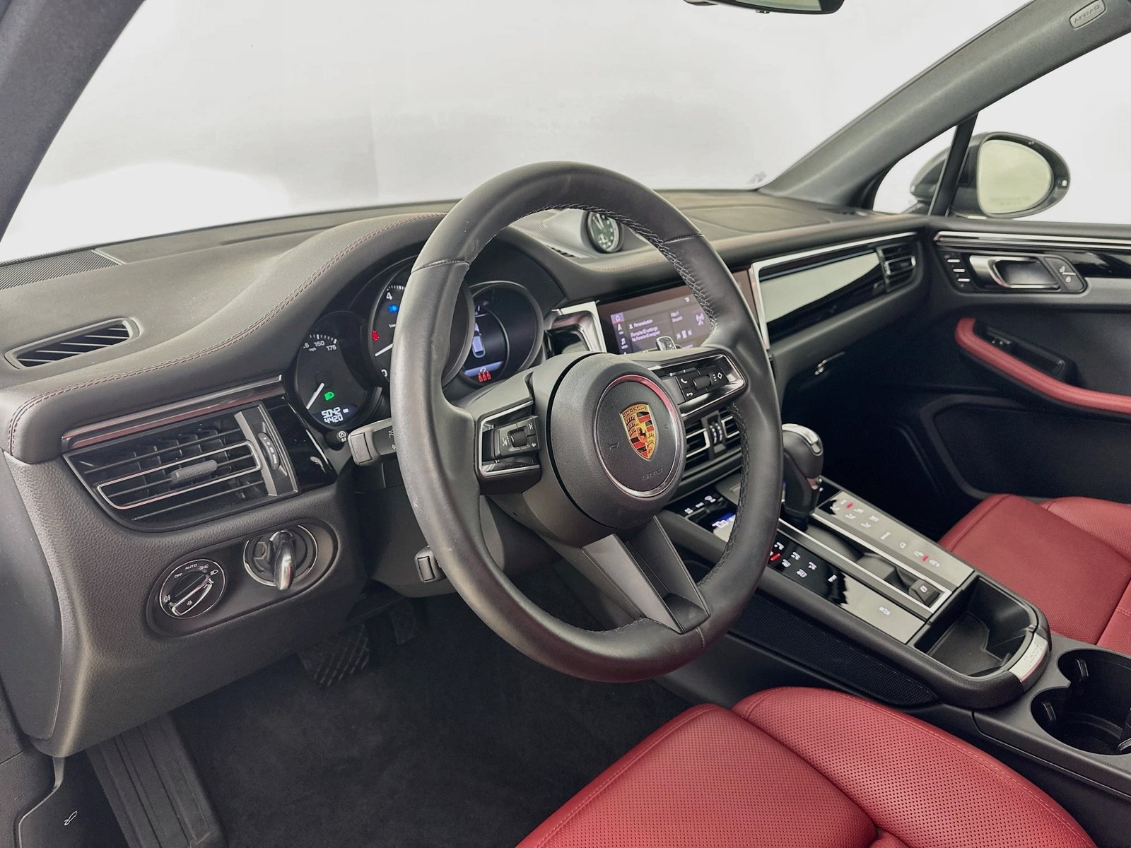 Used 2026 Porsche Macan AWD/4WD image 33