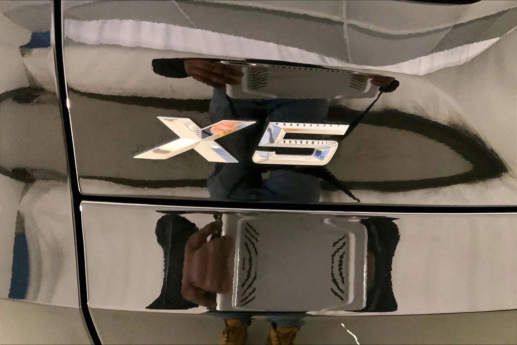 Certified 2022 BMW X5 xDrive40i w/ Premium Package AWD/4WD image 7