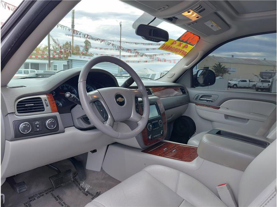 Used 2010 Chevrolet Suburban LTZ image 6