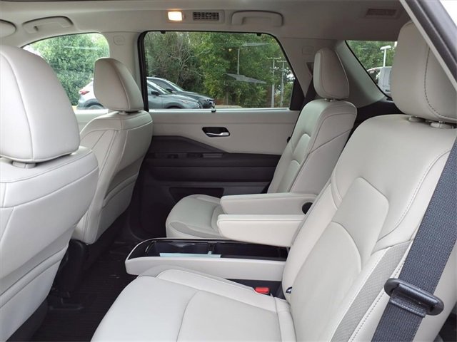 Certified 2025 Nissan Pathfinder SL w/ SL Premium Package image 6