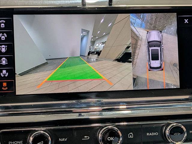 Used 2022 Bentley Bentayga image 13