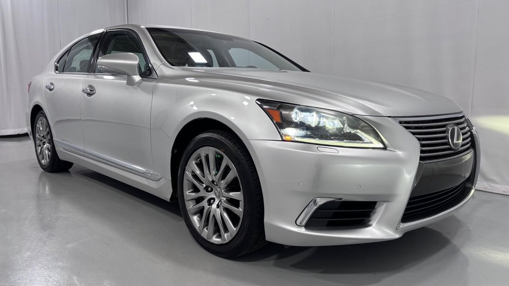Used 2013 Lexus LS 460 AWD w/ Ultra Luxury Pkg image 3
