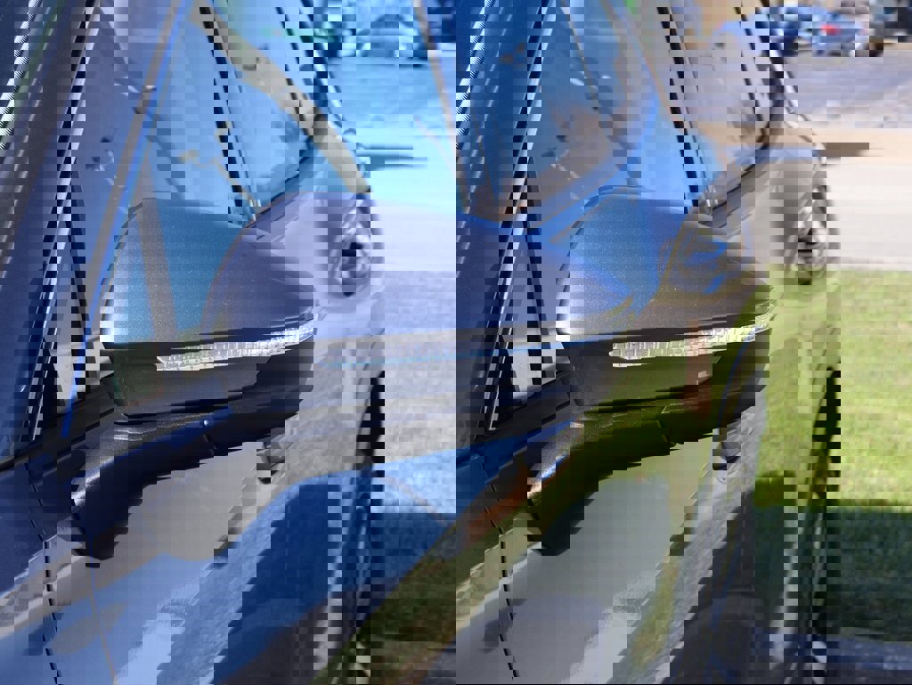 Used 2025 Volkswagen Tiguan SE image 13