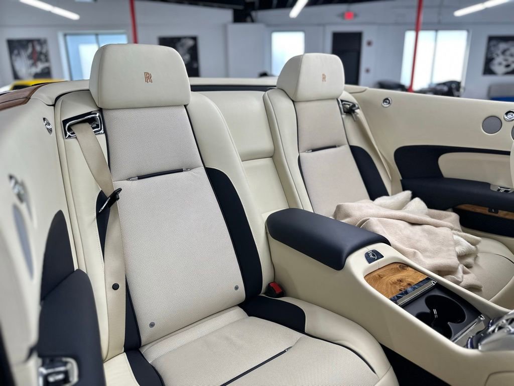 Used 2020 Rolls-Royce Dawn image 24