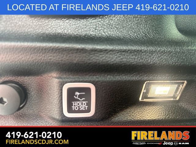 Used 2023 Jeep Grand Cherokee L Laredo image 13