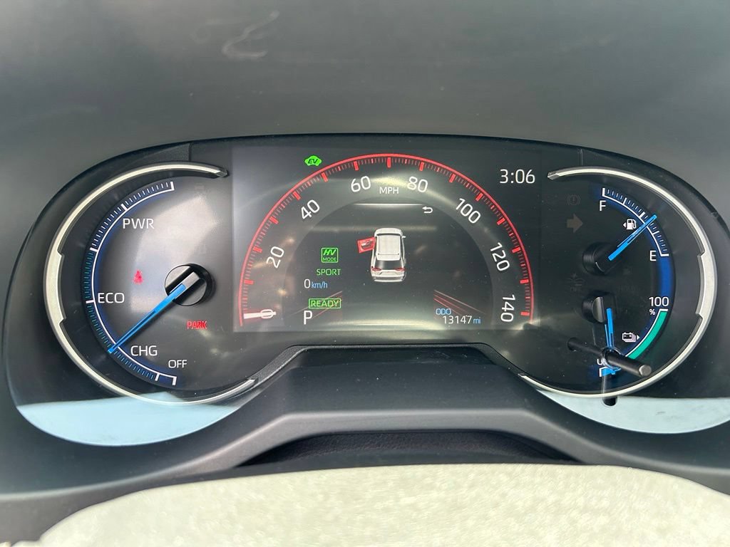 Used 2022 Toyota RAV4 XSE AWD/4WD image 18