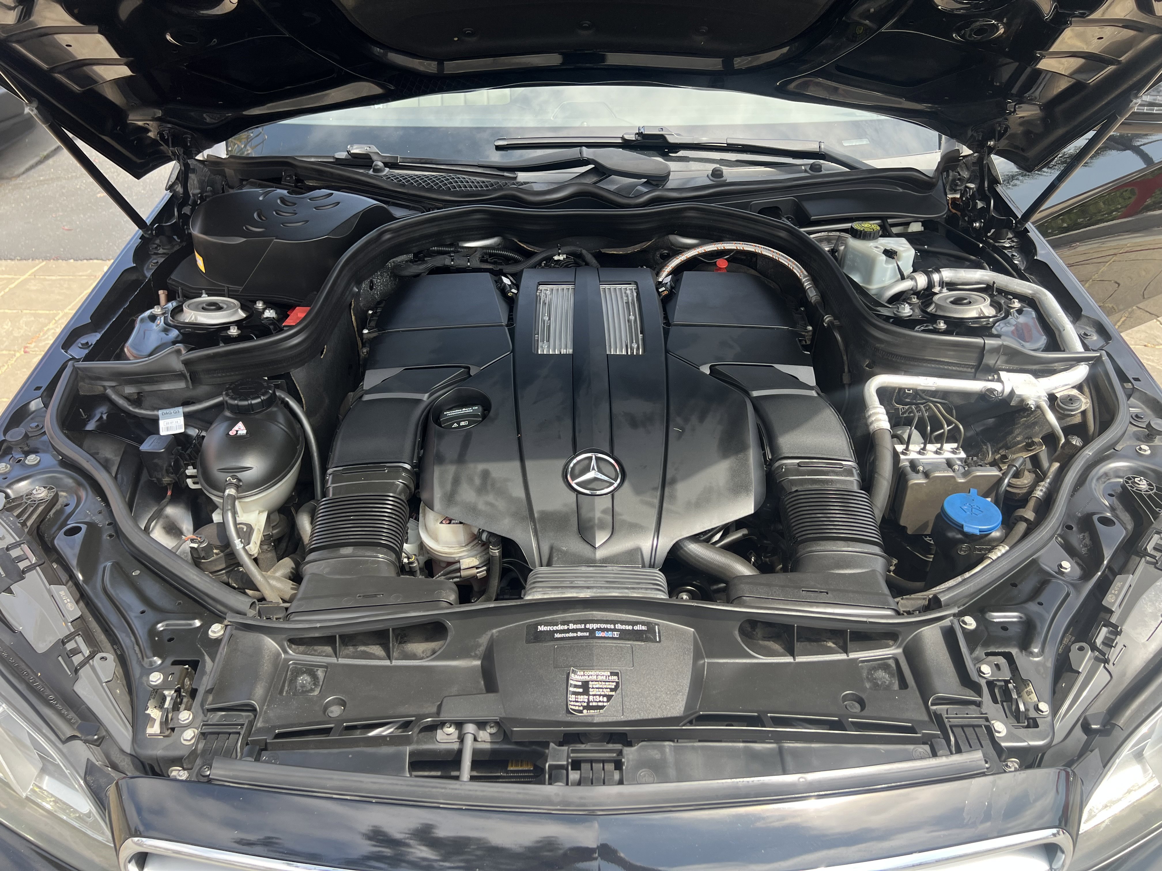 Used 2015 Mercedes-Benz E 400 Sedan w/ Driver Assistance Package image 42