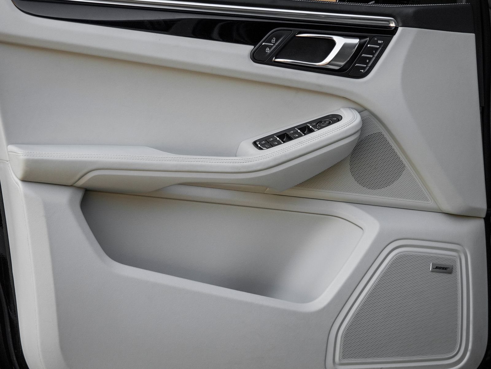 Certified 2025 Porsche Macan GTS AWD/4WD image 19