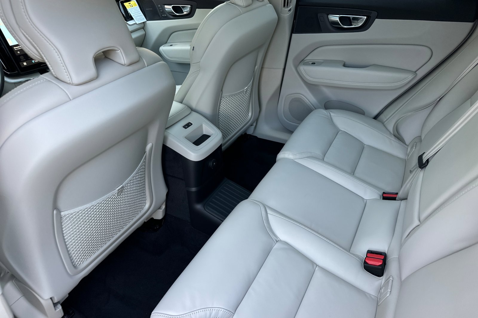 New 2026 Volvo XC60 T8 Ultra w/ Climate Package AWD/4WD image 10