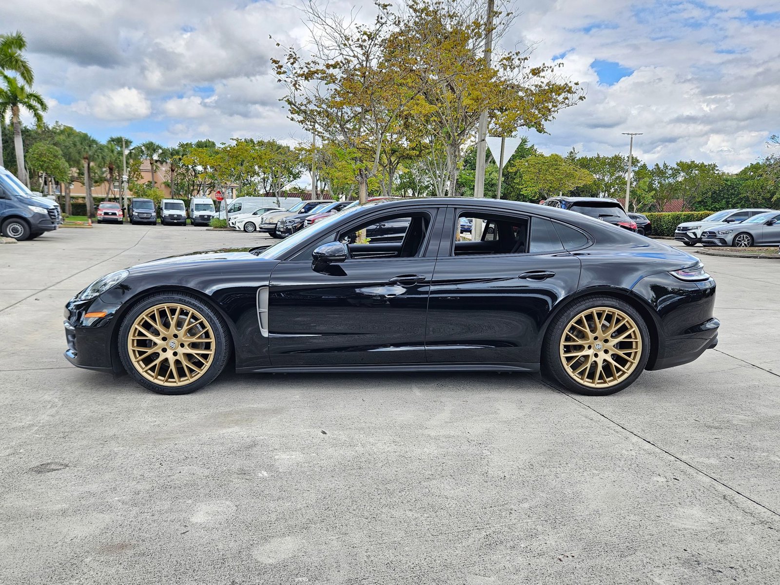 Used 2023 Porsche Panamera Platinum Edition image 2