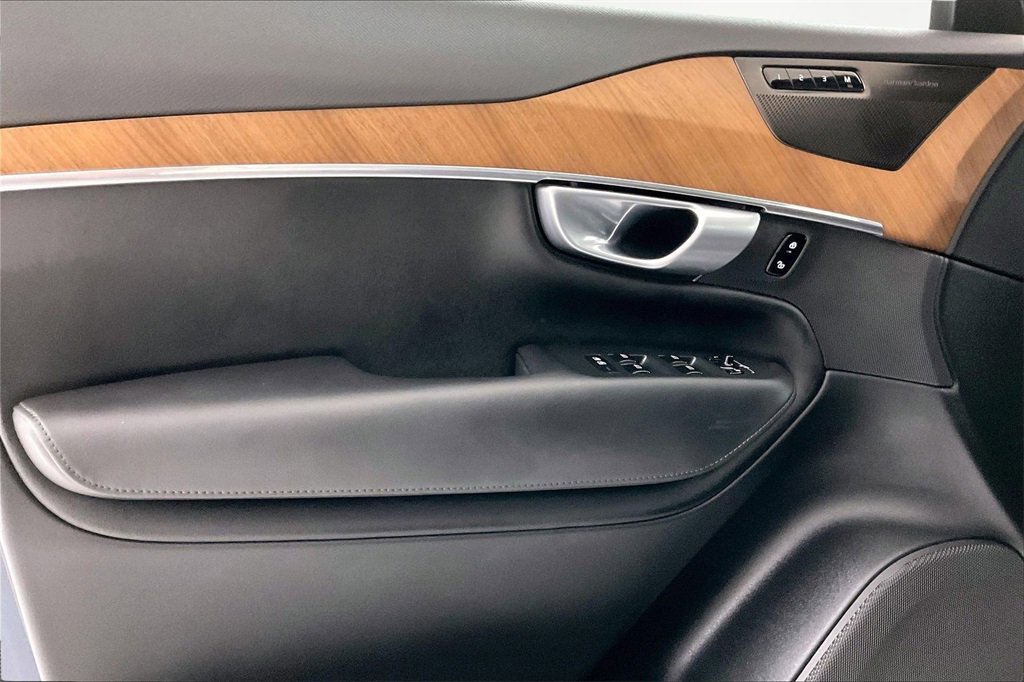 Used 2024 Volvo XC90 B6 Plus image 17