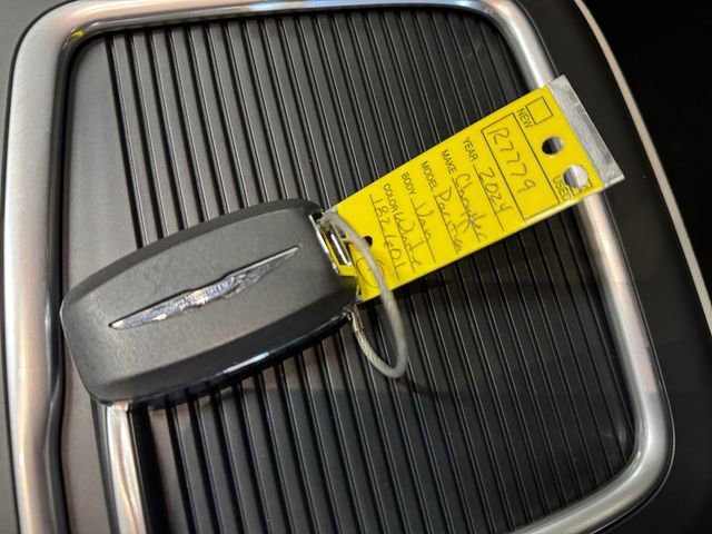 Used 2024 Chrysler Pacifica Touring-L image 27