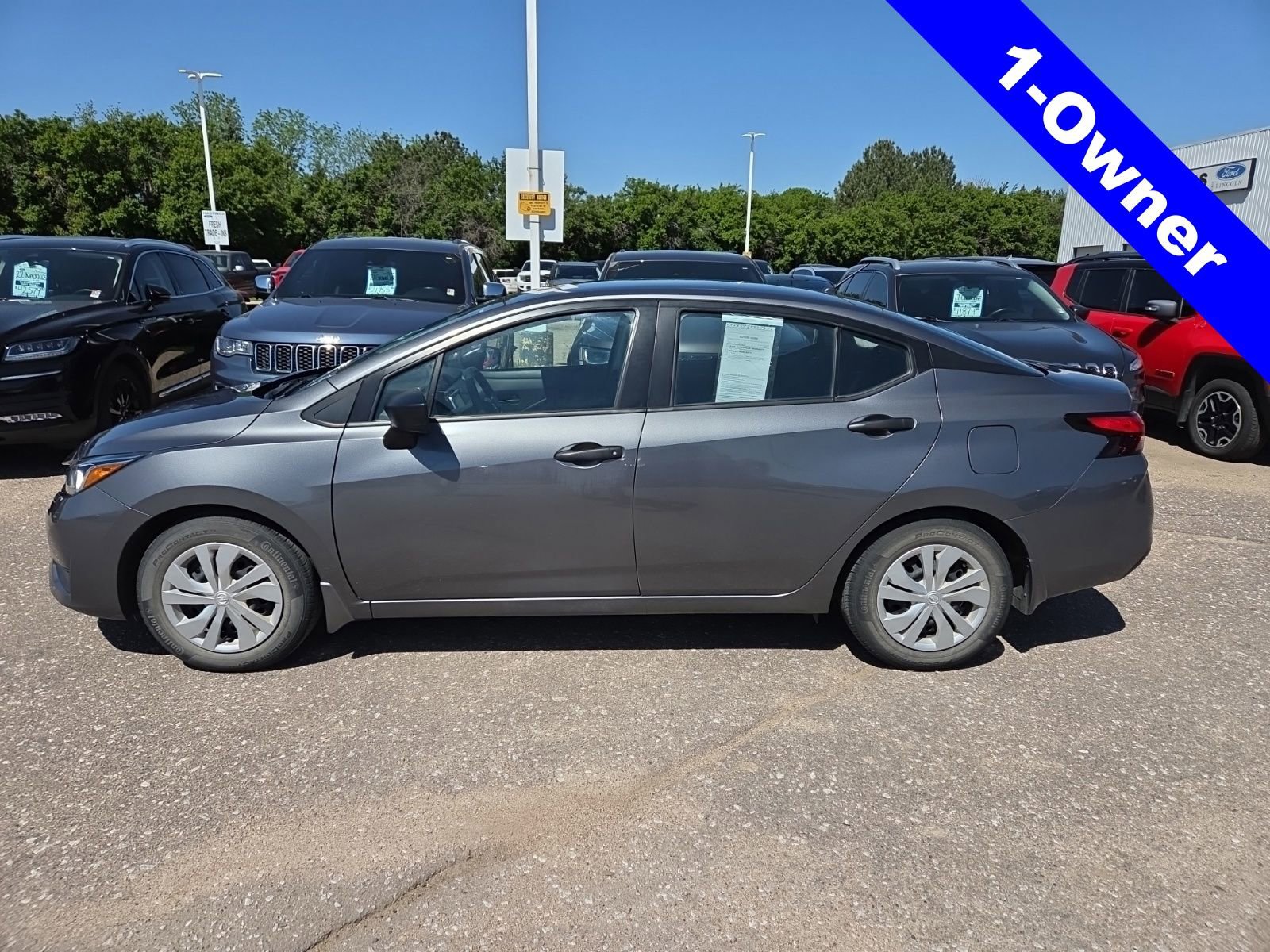 Used 2023 Nissan Versa S FWD image 2