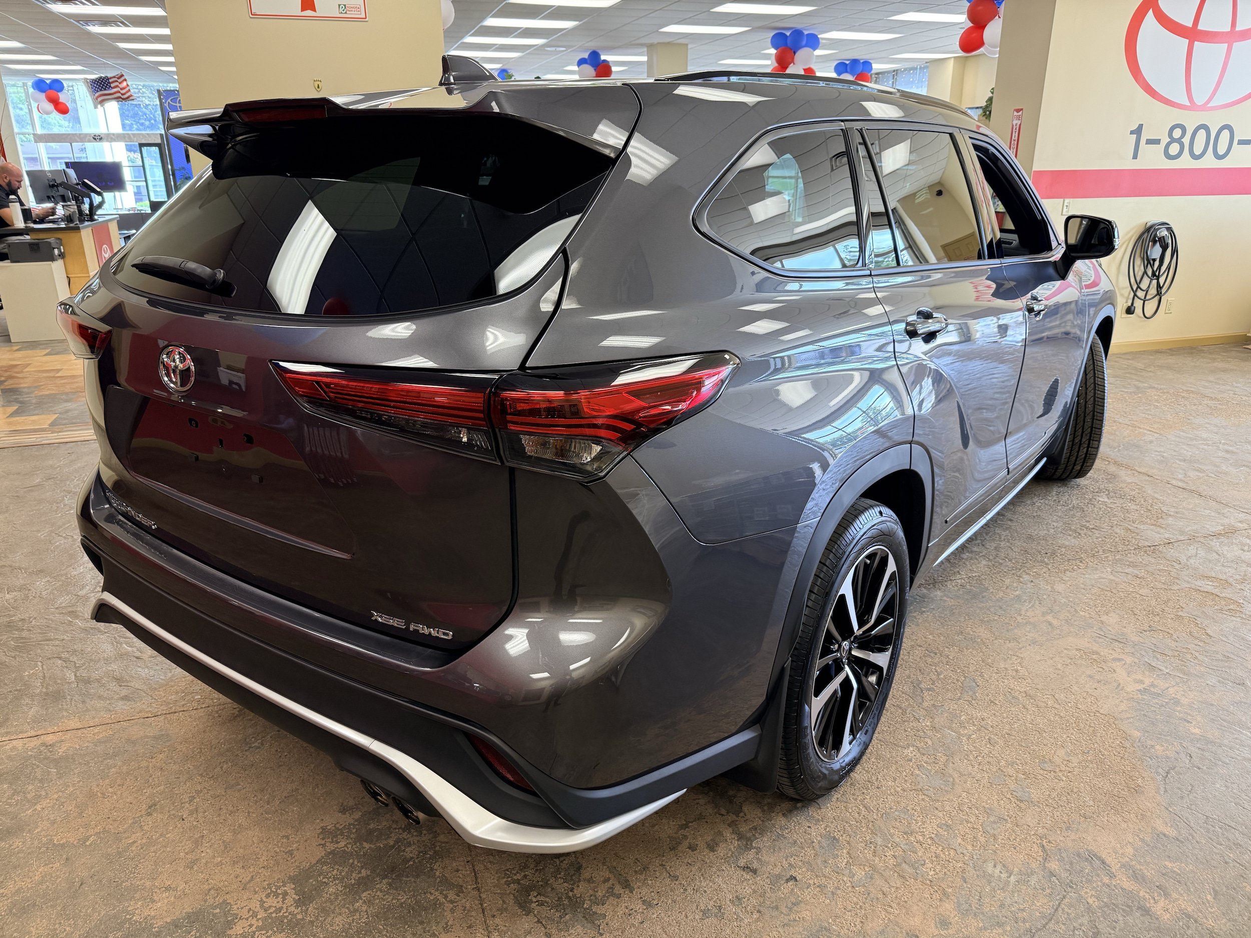 Used 2022 Toyota Highlander XSE AWD/4WD image 27