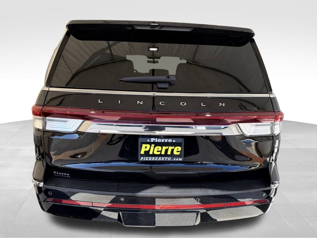 Used 2024 Lincoln Navigator Reserve image 3