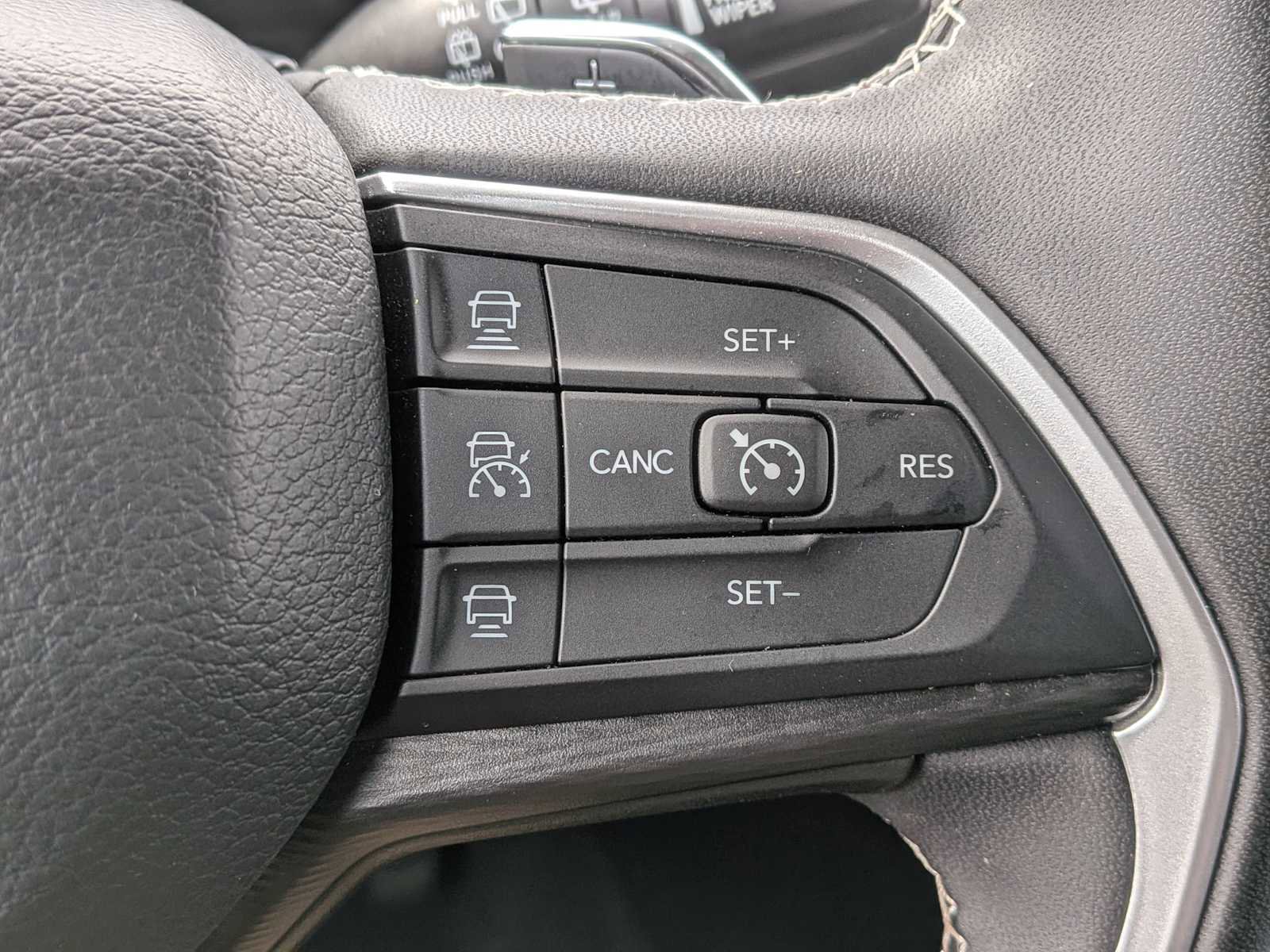 Used 2023 Jeep Grand Cherokee Laredo image 24