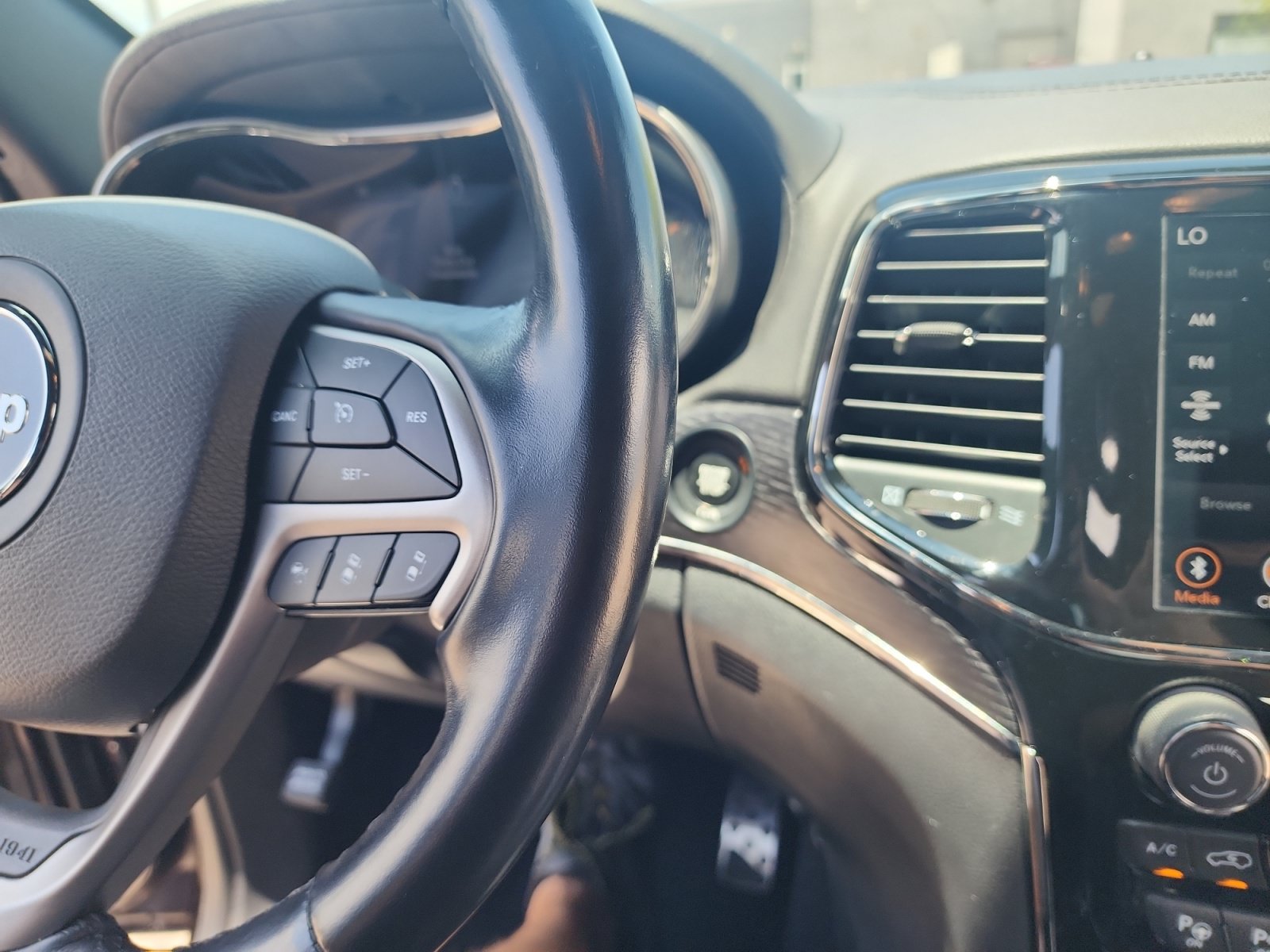 Used 2020 Jeep Grand Cherokee High Altitude AWD/4WD image 30