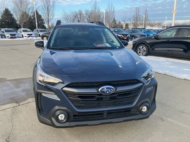 Used 2025 Subaru Outback Premium AWD/4WD image 2