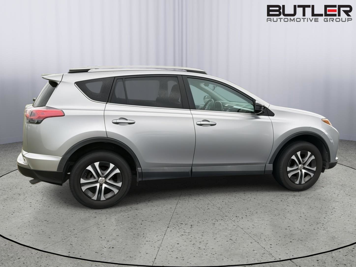 Used 2017 Toyota RAV4 LE FWD image 7