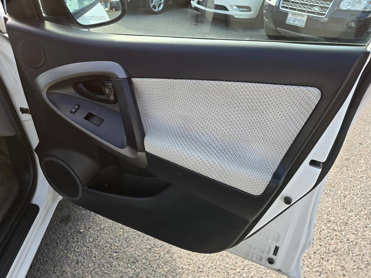 Used 2012 Toyota RAV4 EV image 31