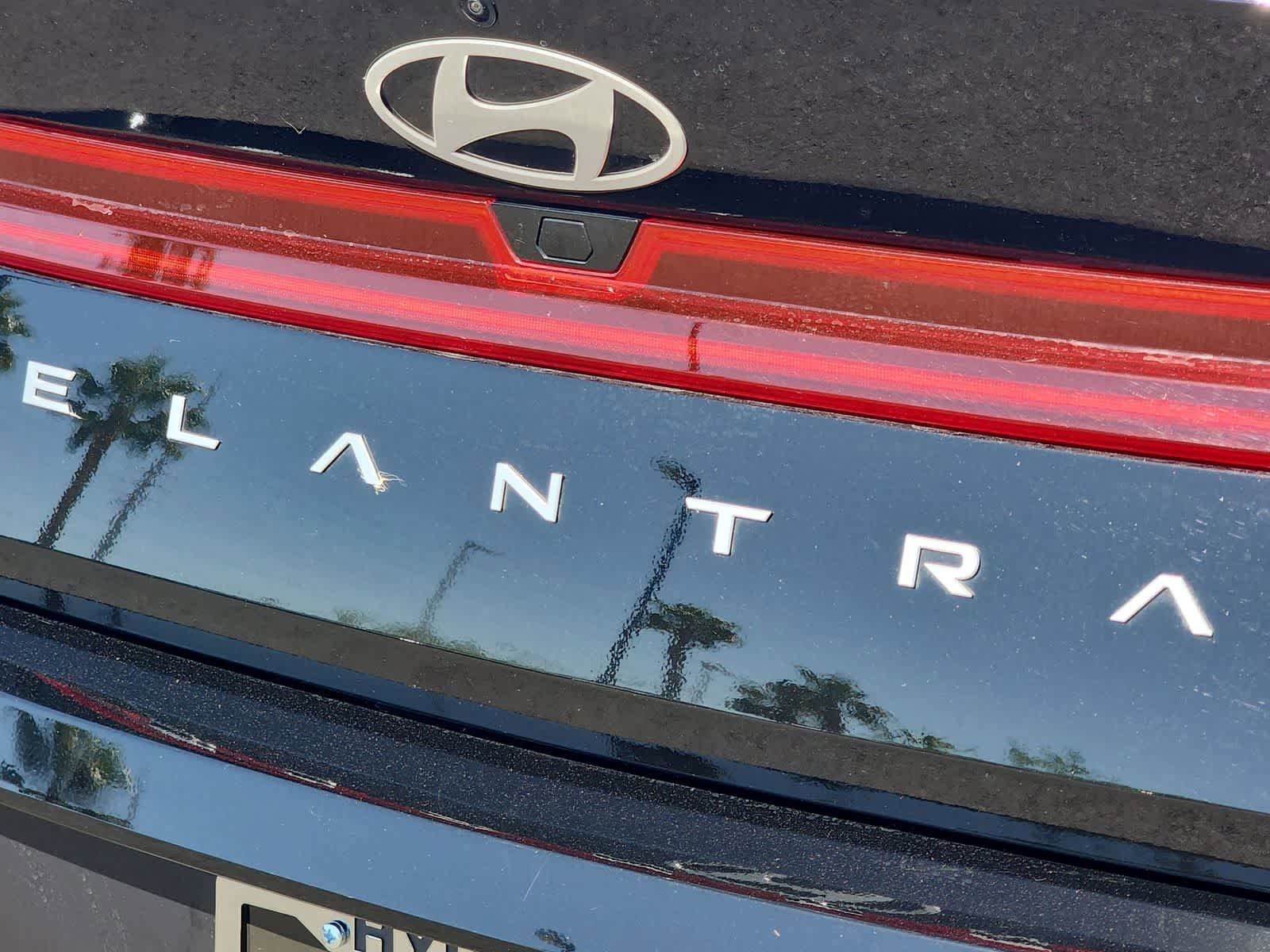 Certified 2025 Hyundai Elantra Limited FWD image 11