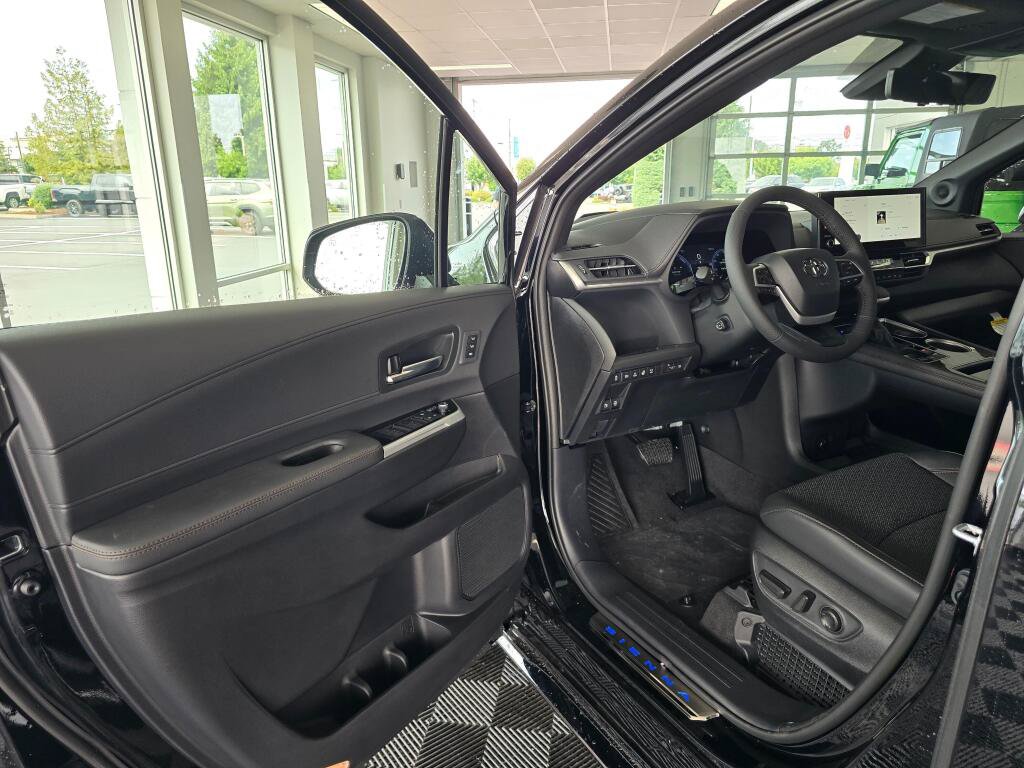 New 2026 Toyota Sienna Platinum AWD/4WD image 33