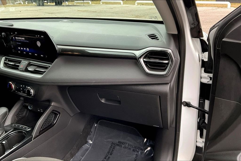 Used 2025 Chevrolet TrailBlazer LS w/ LS Convenience Package image 16