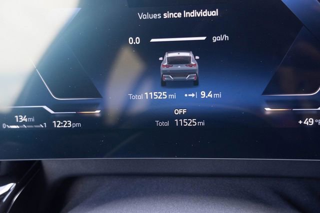 Certified 2025 BMW X2 xDrive28i image 3