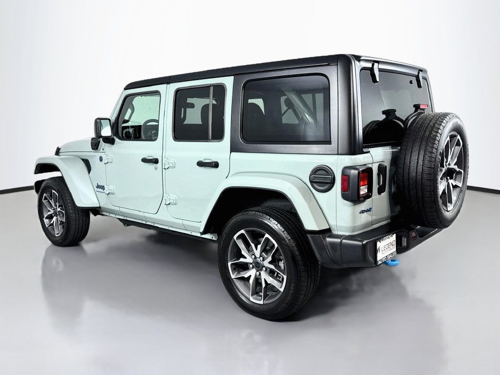 Used 2024 Jeep Wrangler Unlimited AWD/4WD image 9