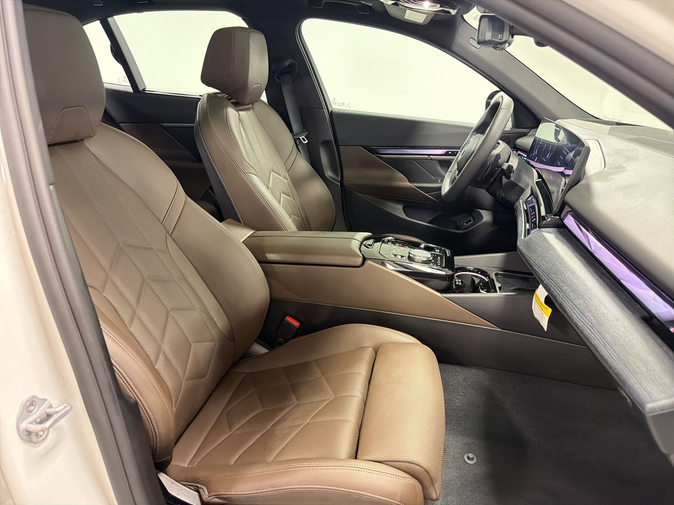 Certified 2025 BMW 540i xDrive AWD/4WD image 28