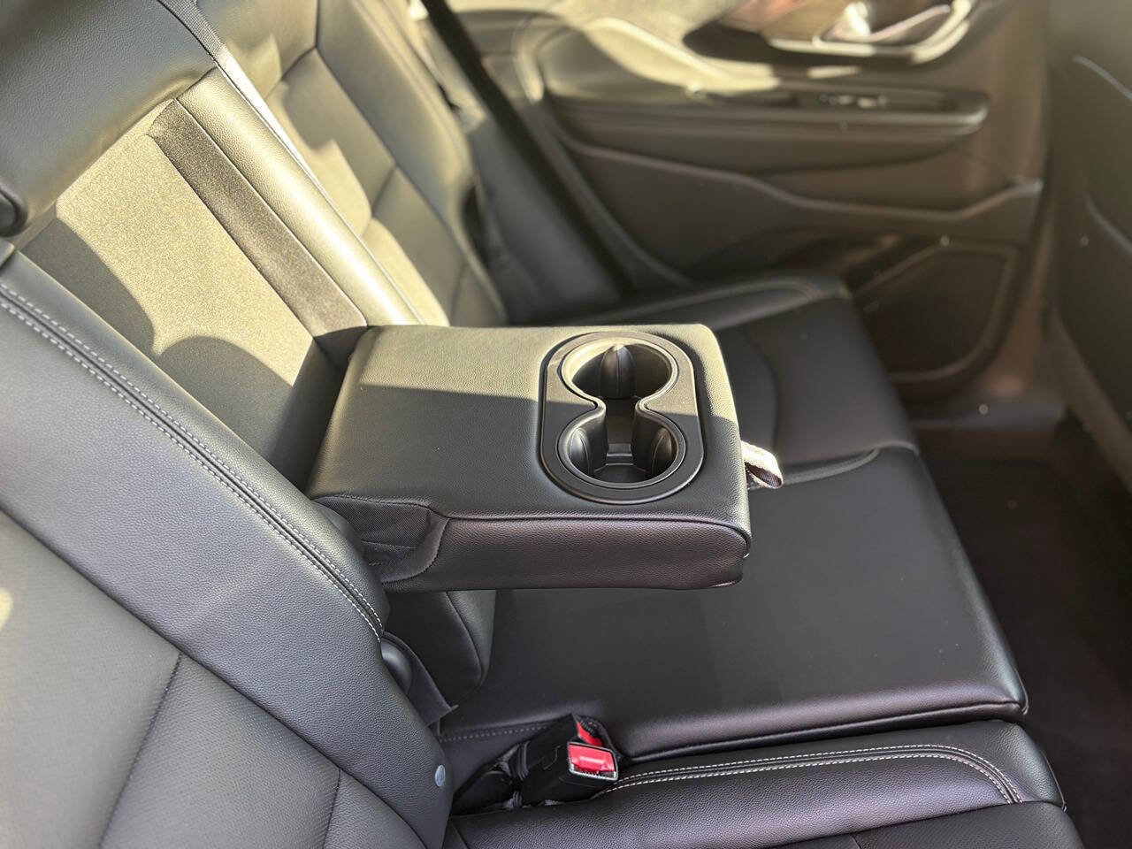 Used 2024 GMC Terrain SLT image 20