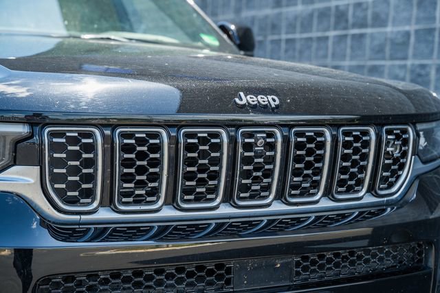 Used 2023 Jeep Grand Cherokee L Summit AWD/4WD image 18