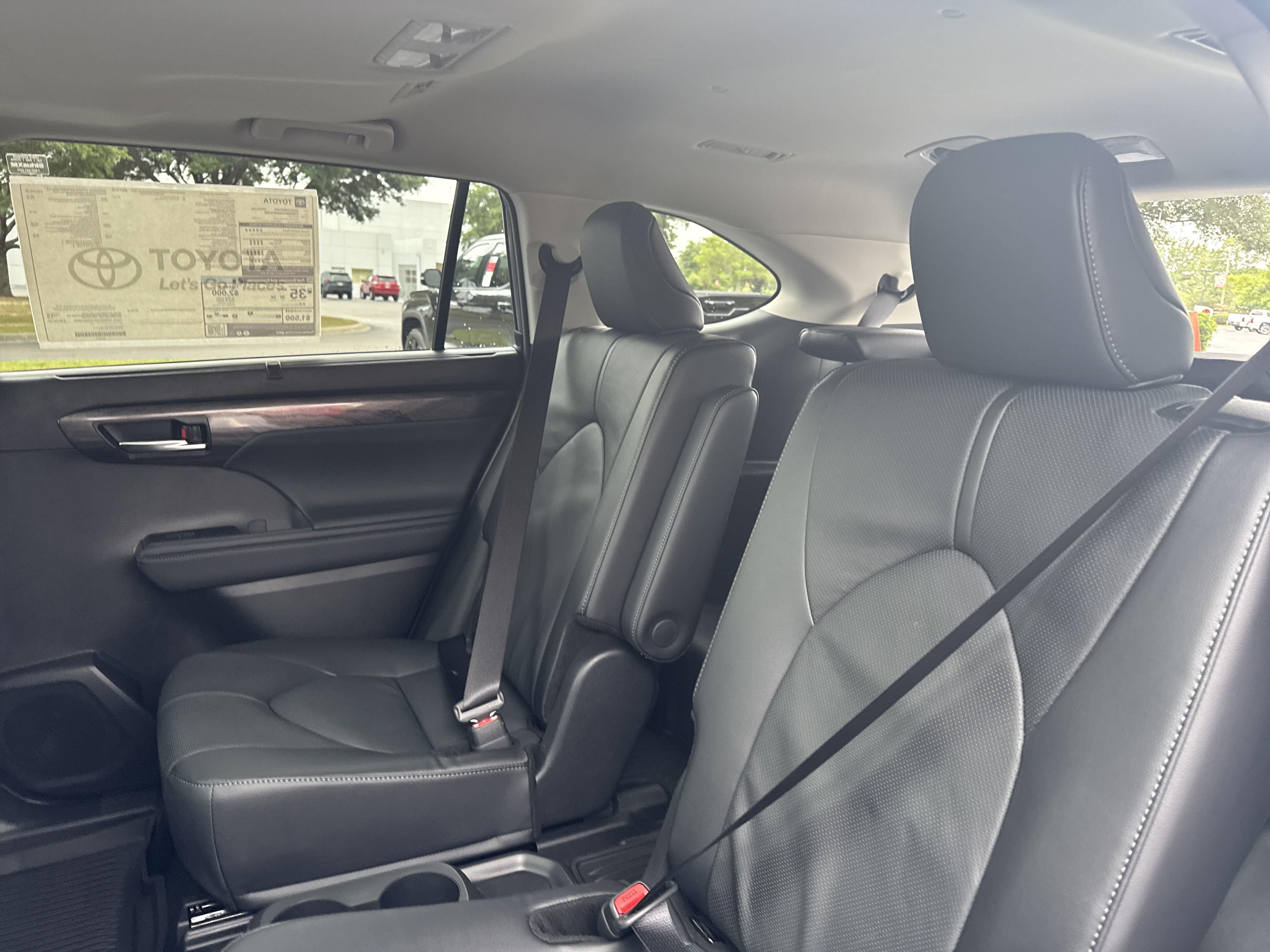 New 2025 Toyota Highlander Limited AWD/4WD image 25