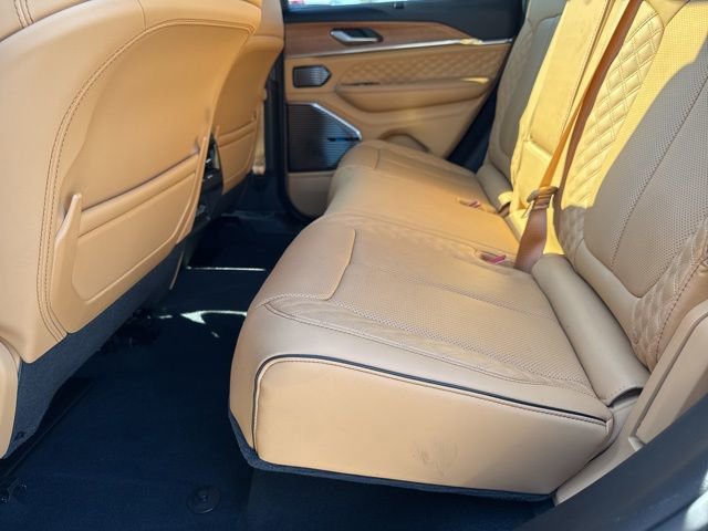 Used 2024 Jeep Grand Cherokee Summit image 19