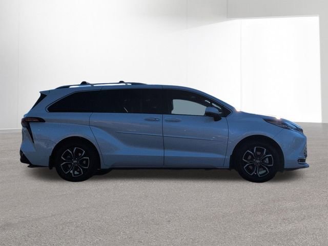 Used 2025 Toyota Sienna Platinum image 5