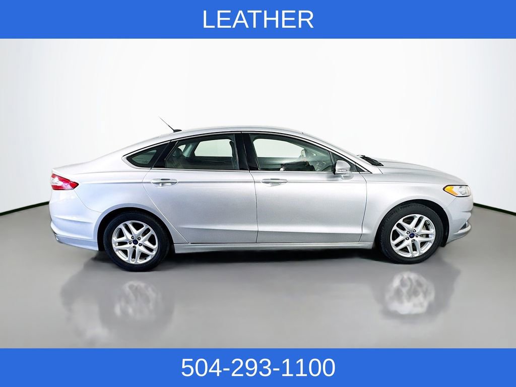 Used 2016 Ford Fusion SE w/ Equipment Group 202A image 4