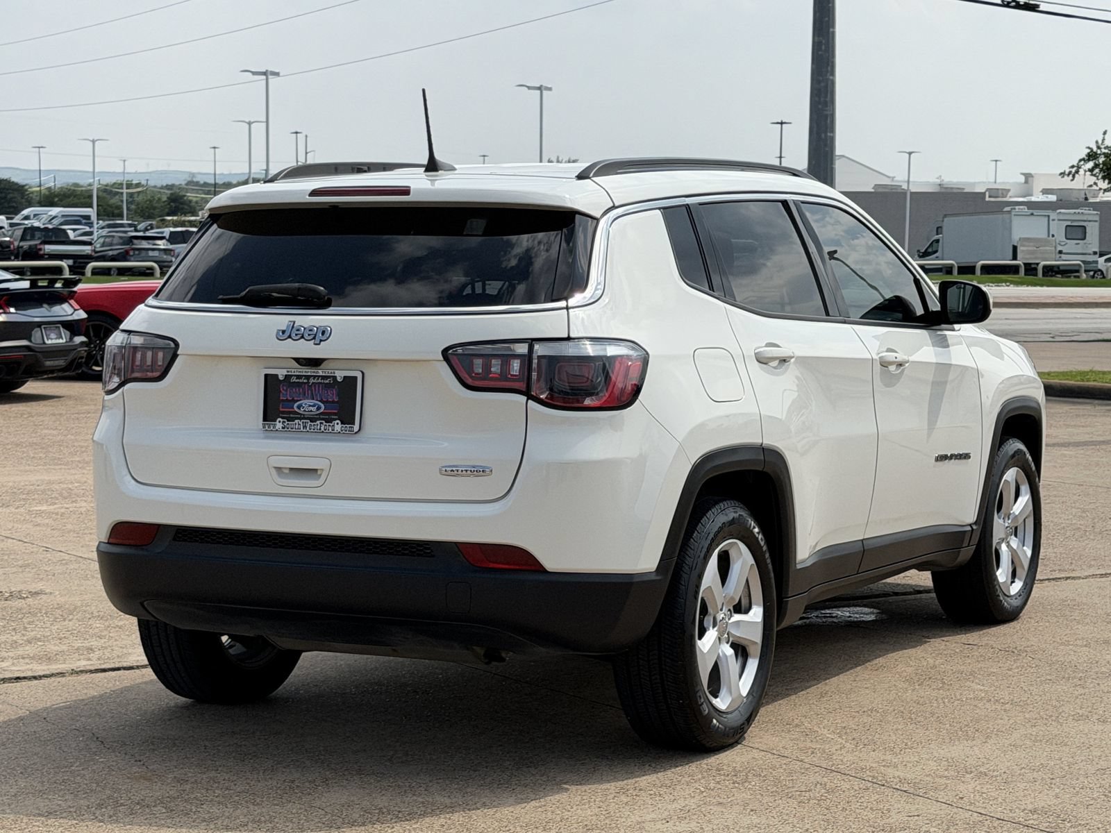 Used 2018 Jeep Compass Latitude w/ Popular Equipment Group FWD image 4