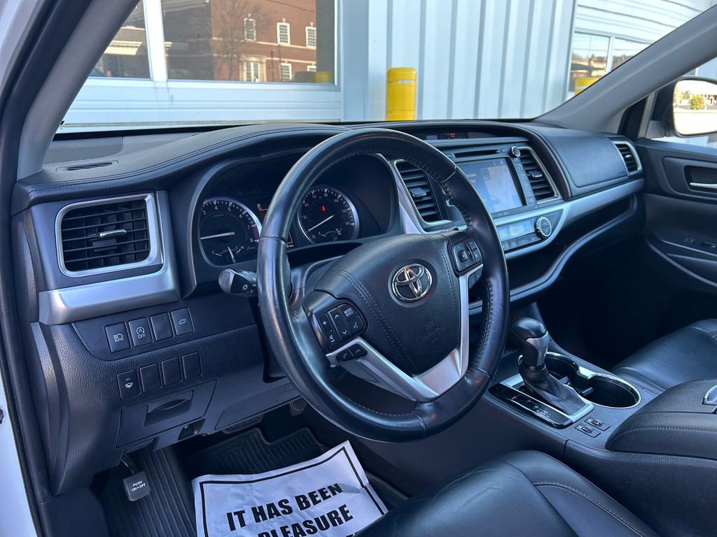 Used 2019 Toyota Highlander XLE image 11