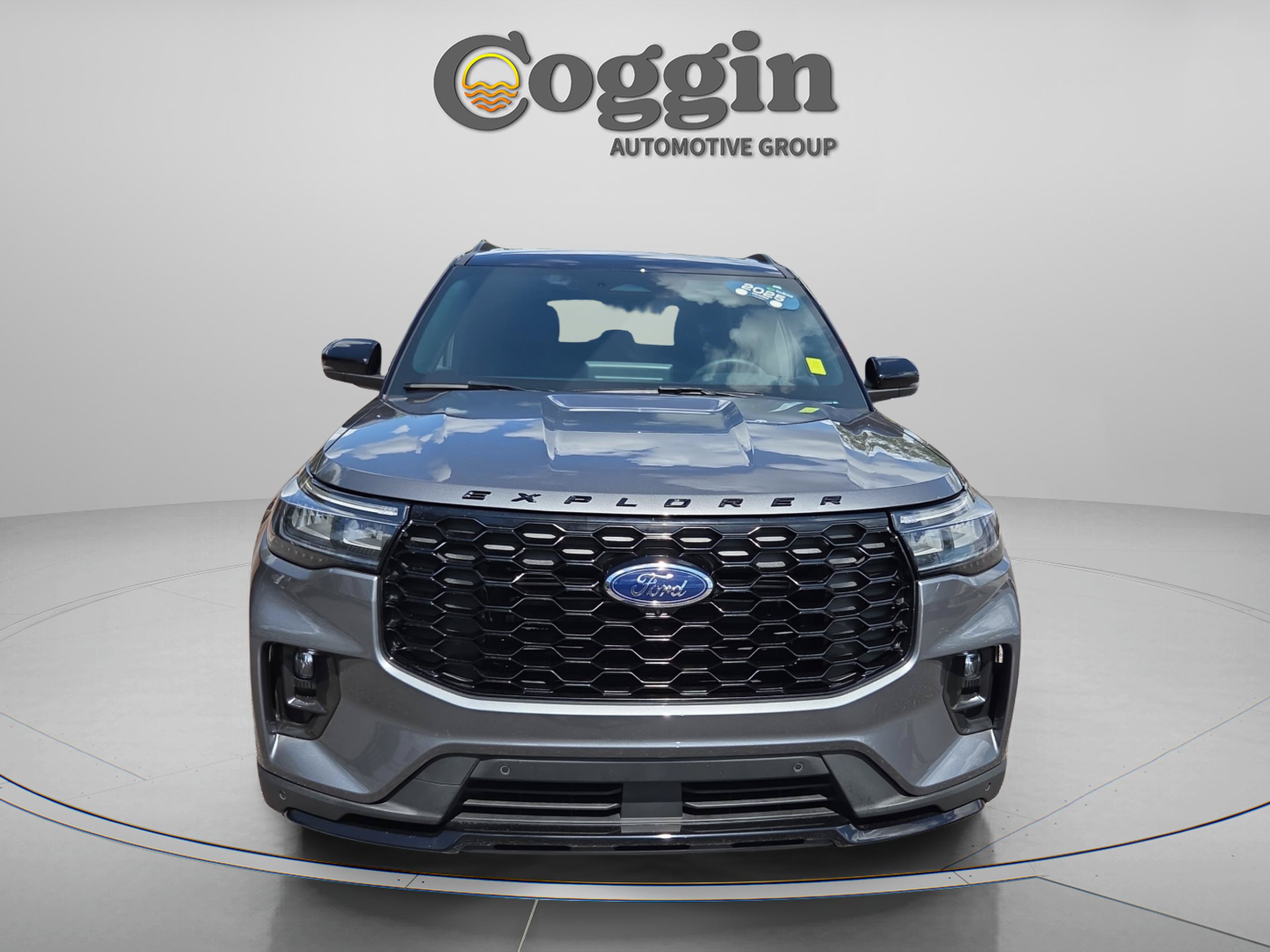 Used 2025 Ford Explorer ST-Line w/ Premium Package RWD image 8