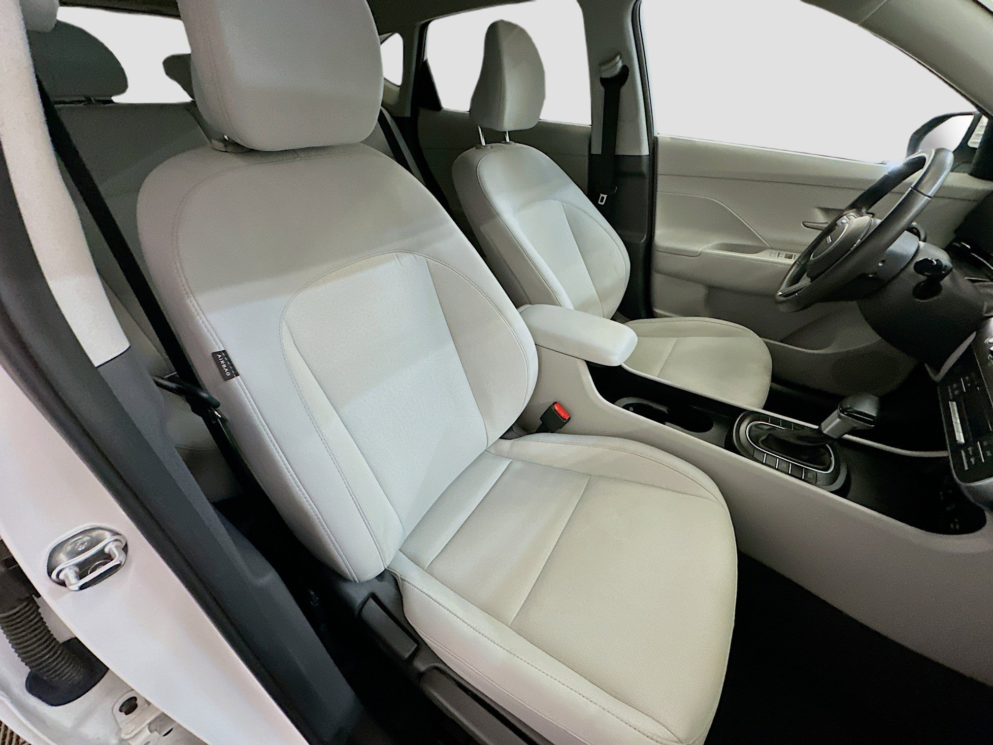 Used 2025 Hyundai Kona SEL image 32