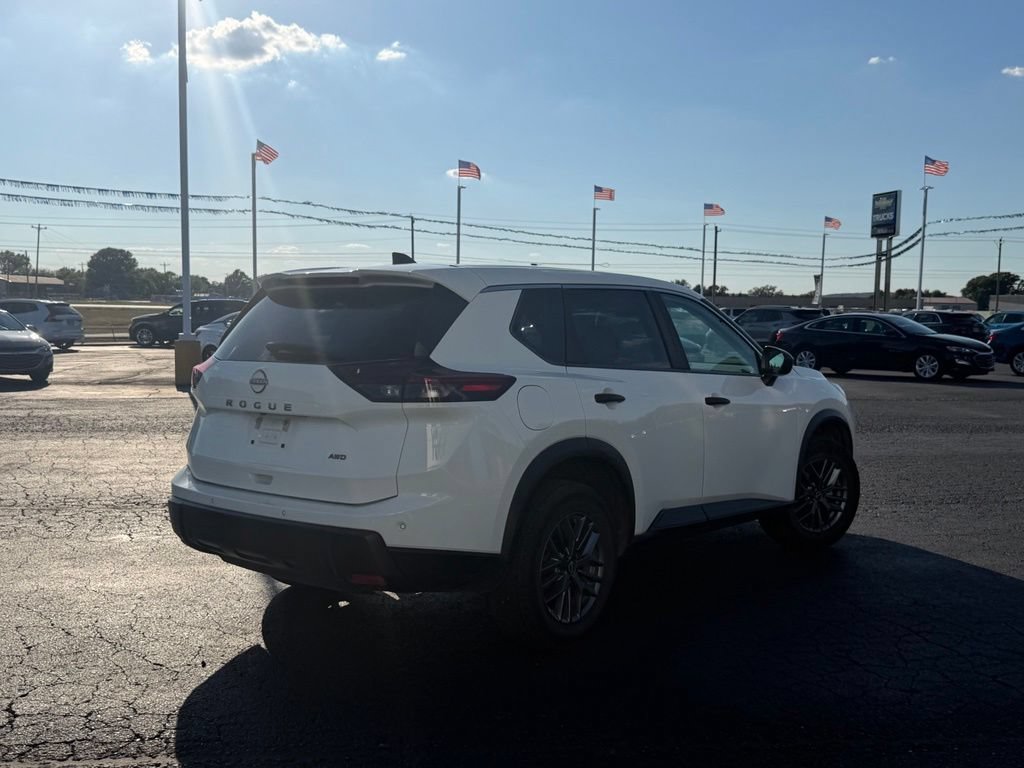 Used 2024 Nissan Rogue S AWD/4WD image 5