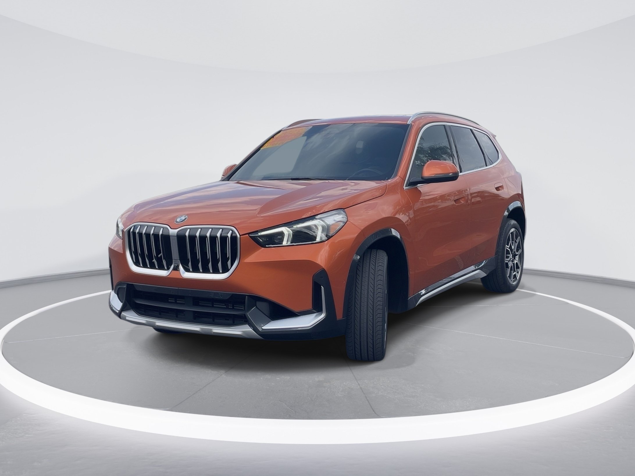 Used 2025 BMW X1 xDrive28i w/ Technology Package AWD/4WD image 3