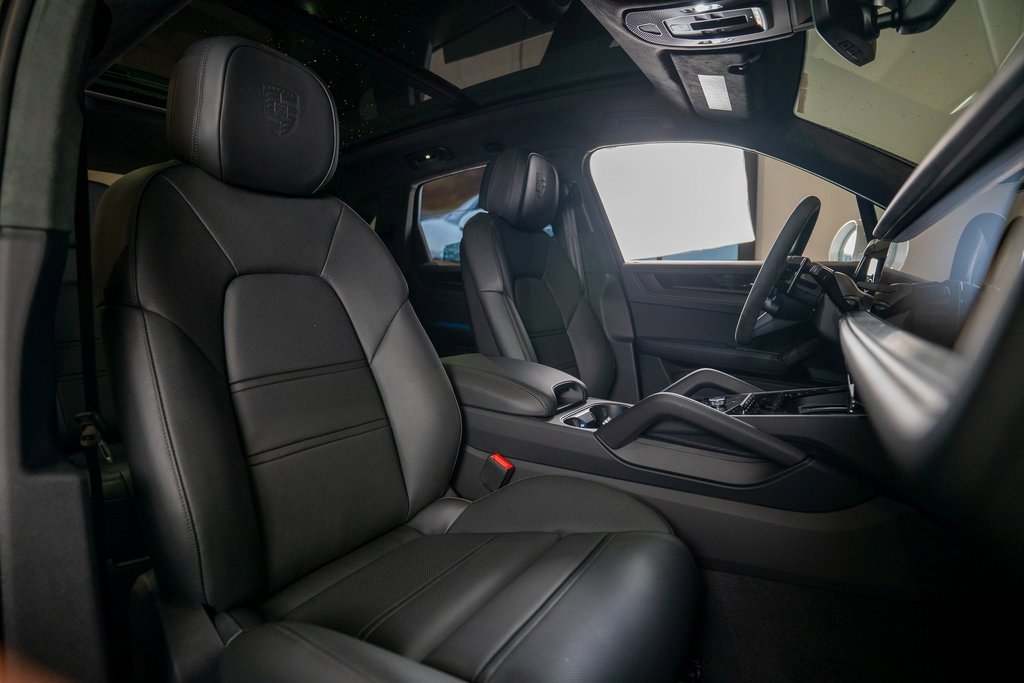 New 2026 Porsche Cayenne GTS image 23