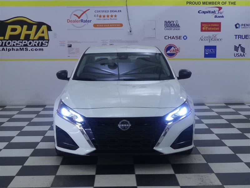 Used 2025 Nissan Altima 2.5 SV FWD image 2