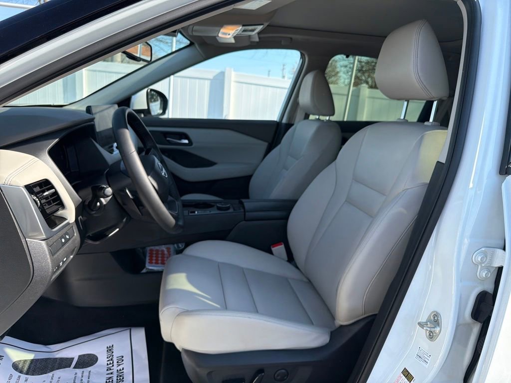 Used 2025 Nissan Rogue SL w/ SL Premium Package image 10