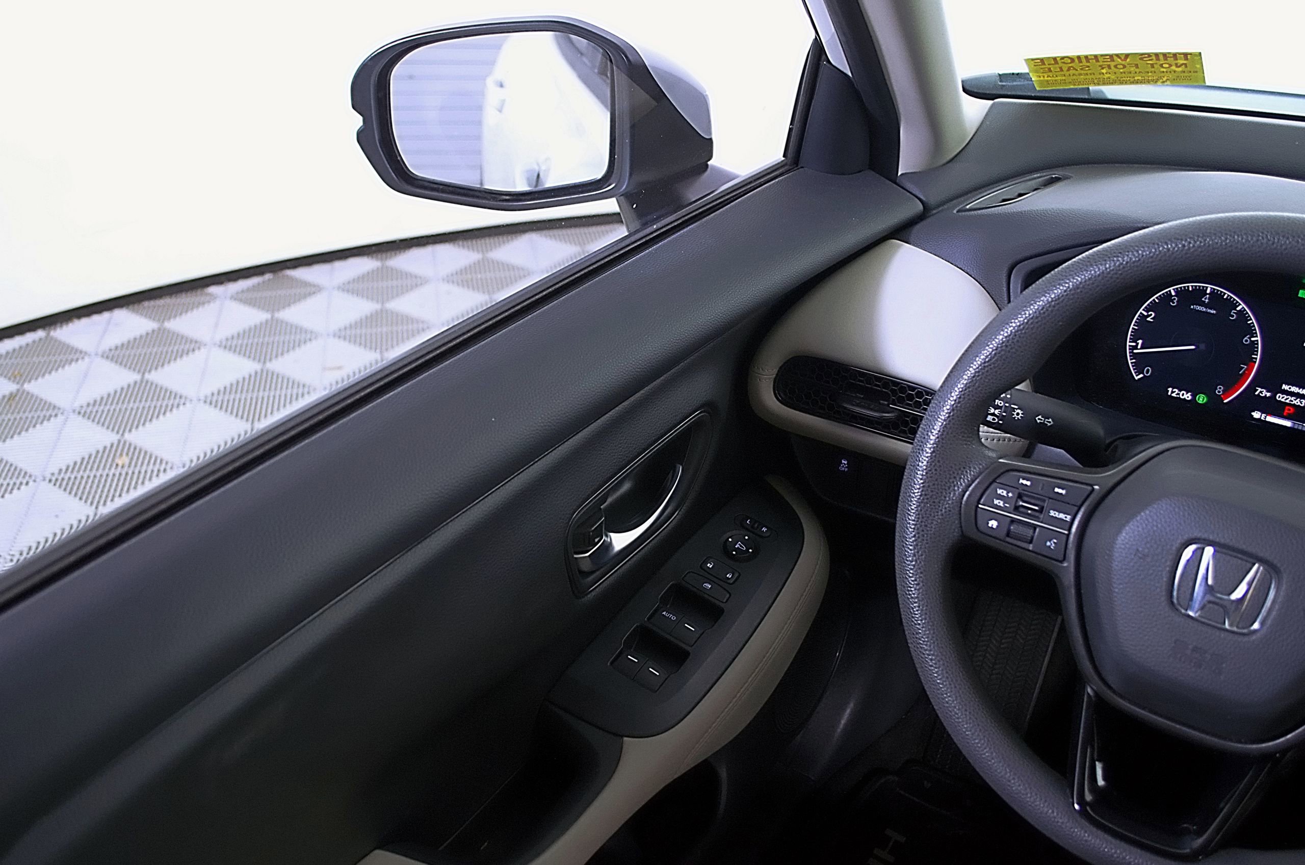 Used 2025 Honda HR-V LX image 19