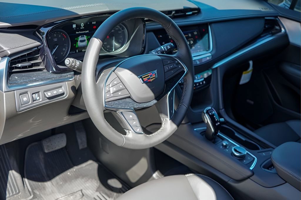 New 2026 Cadillac XT5 Premium Luxury w/ LPO, ONYX Package FWD image 9